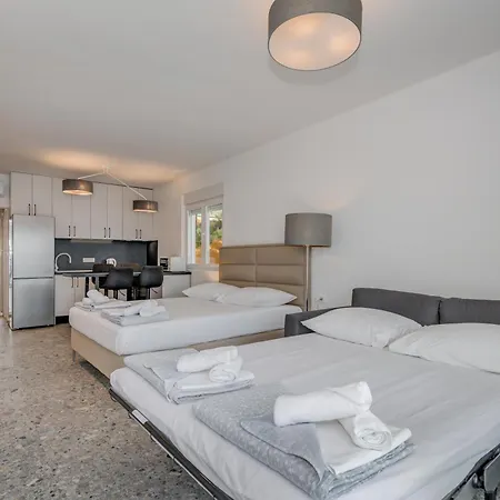 Deluxe Seaview Kennedy Iii Apartment