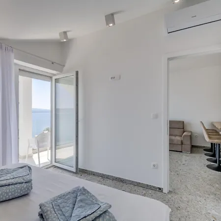 Deluxe Seaview Kennedy Iii Daire