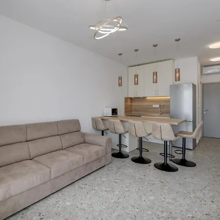 Deluxe Seaview Kennedy Iii Daire