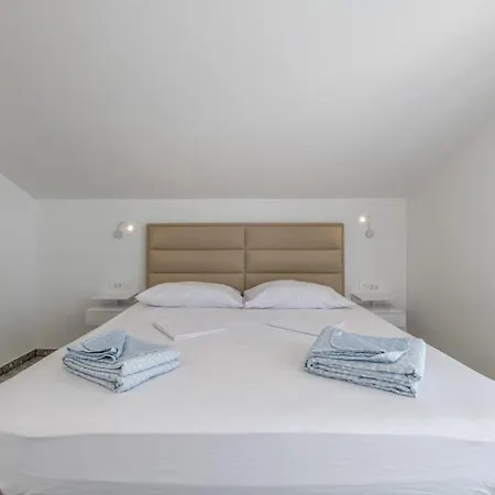 Deluxe Seaview Kennedy Iii Mimice