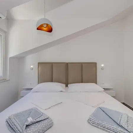 Deluxe Seaview Kennedy Iii Apartament
