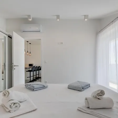 Deluxe Seaview Kennedy Iii Daire